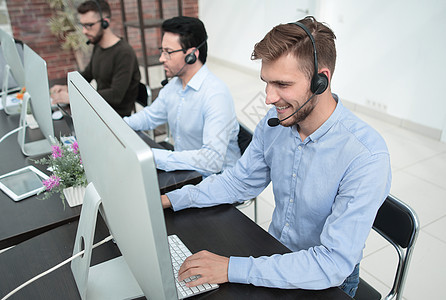 专业呼叫中心运营商与客户沟通; 与客户联系图片