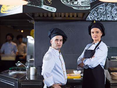 两个厨师的肖像食物冒充成人实习生商业微笑餐厅烹饪工作员工图片