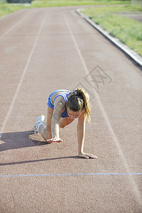 终点线结束时的终结成人车道运动跑步短跑赛跑者娱乐竞争女士训练图片