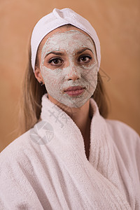 施用面罩的斯帕妇女女性工作室治疗卫生成人皮肤护理毛巾微笑面具图片
