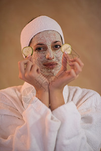施用面罩的斯帕妇女女士面具肤色卫生女孩保健女性治疗黏土毛巾图片