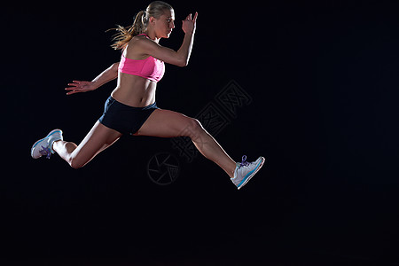 运动妇女在轨道上奔跑女孩成人力量健康女士速度娱乐体育场赛跑者活力图片