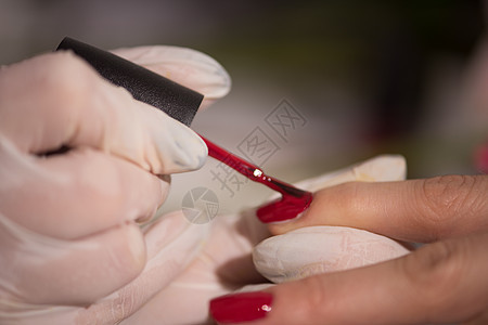 女性手被修指甲奢华皮肤美甲师沙龙美容师手指修脚服务卫生抛光图片