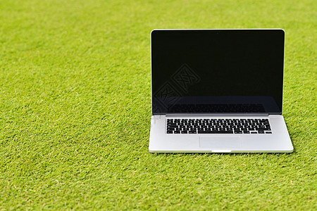 草地膝上型计算机笔记本场地环境电子产品桌面技术按钮学生屏幕网络图片