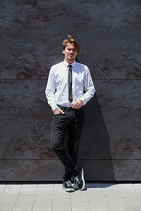 身着白衬衫和领带的创业商务人士肖像人士学生成功管理人员职业工作套装男人衬衫经理图片