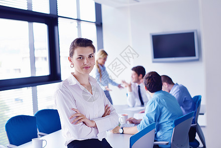 企业人士在办公室开会时会议商务团队团体经理训练男人女性教育桌子图片