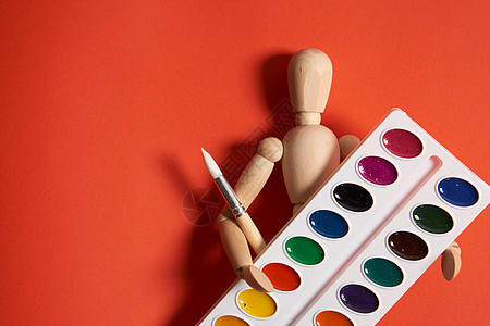 艺术家绘画学校学习艺术红色背景的颜料画家创造力刷子工具帆布工作工艺教育水彩调色板图片