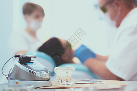 口腔设备工具 桌上牙科药物控制刀具乐器镜子钻头医师服务勺子毛刺健康图片
