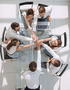 将棕榈连接在一起的公司雇员请查看顶端的视图职员会议团结合伙联盟团队企业家社区团体友谊图片
