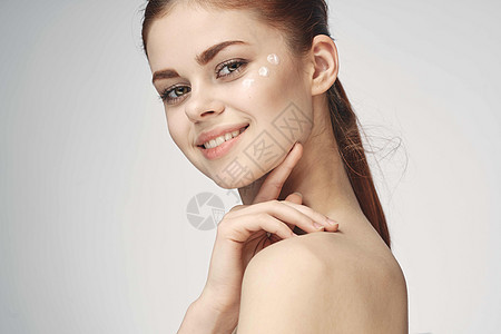 清洁皮肤健康 有轻背景的皮肤健康以及化妆品护理润肤身体眼睛滋润女性头发治疗温泉图片