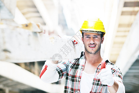建筑工地的硬体工人员工安全帽劳动黄色建筑师商业工作修理工白色微笑图片