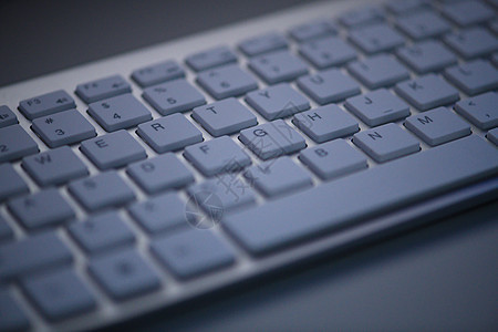 深夜微软键盘工作工具钥匙技术商业网络控制电脑笔记本木板图片
