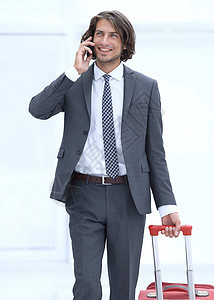 成功的商务人士 与行李 在电话交谈的电话公司生意人商务经理男人讲话游客管理人员男性成人图片