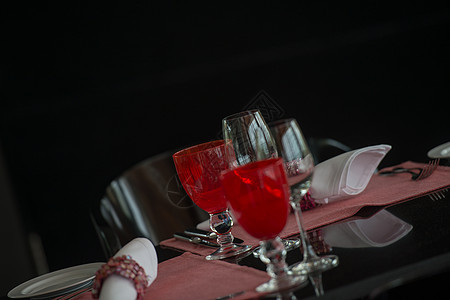 餐厅的餐桌设置餐饮庆典奢华玻璃环境水晶接待眼镜宴会盘子图片