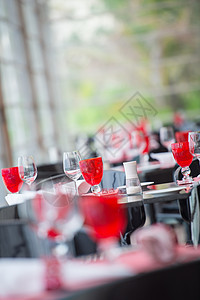餐厅的餐桌设置用餐眼镜餐饮水晶桌子午餐餐巾咖啡店假期环境图片