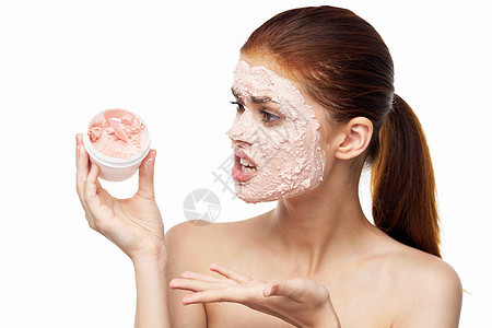 妇女情绪性乳霜面部遮盖着肩膀的外表健康奶油粉刺美容黄瓜护理温泉擦洗皮肤化妆品藻类图片