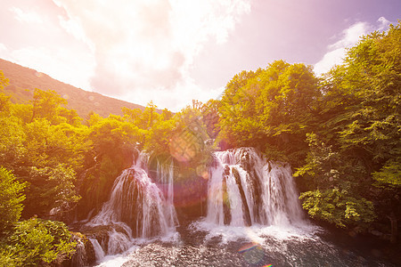 美丽的瀑布运动丛林天空公园溪流荒野水景植物旅行国家图片