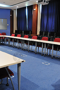 会议室 室内椅子研讨会房间课堂推介会学习桌子办公室座位电脑图片