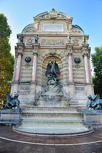 巴黎圣米歇尔喷泉访问花园大理石柱子历史喷泉树木雕像金属艺术图片