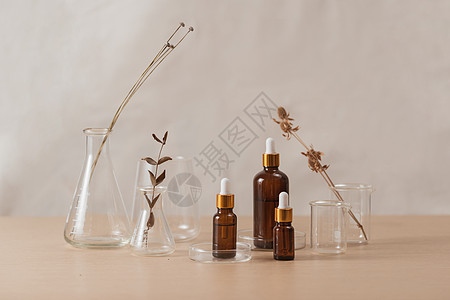 装饰性瓶装存货图象 棕色化妆品瓶 配有批发器医疗测试玻璃香味化妆品生物学生物药品管子植物图片