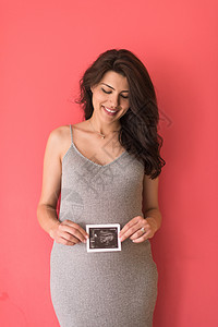 展示超声波照片的快乐孕妇女孩生活腹部扫描怀孕姿势母性母亲女士成人图片