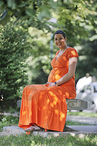怀孕期裙子母亲婴儿女士女性父母妈妈姿势母性草地图片