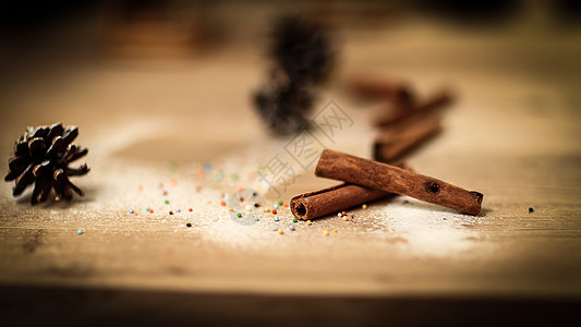 圣诞桌 木制木上肉桂棍的背景图像图片