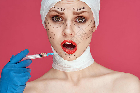 穿着蓝手套针筒的美女 在脸部举起式工作室生活方式上的轮廓女孩程序诊所女性身体塑料治疗成人女士外科图片