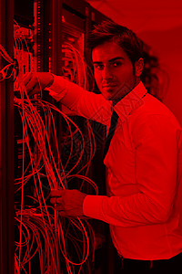 电线电缆它年轻时在数据中心服务器室内工程师电缆领带局域网硬件电子商务防火墙通讯电视商业人士背景
