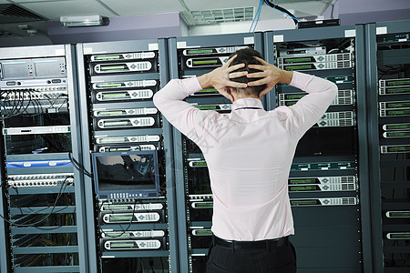 网络服务器机房的系统故障状态服务数据库工作数据电视人士解决方案电缆备份架子图片