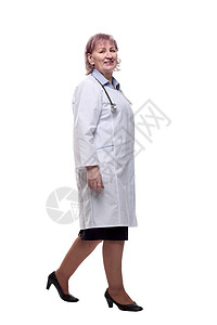 女性医生笑着往前走 在白色上被孤立女士专家访问顾问职业卫生护理人员微笑保健治疗图片