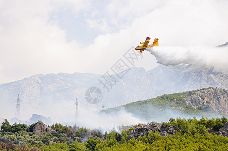 飞机放水着火天空灾难蓝色行动海洋钻头海滩农村消防队员图片