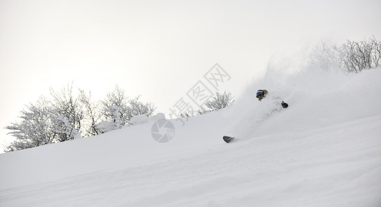 自由式滑雪机速度冻结假期旅行冒险天空跳跃乐趣蓝色男人图片