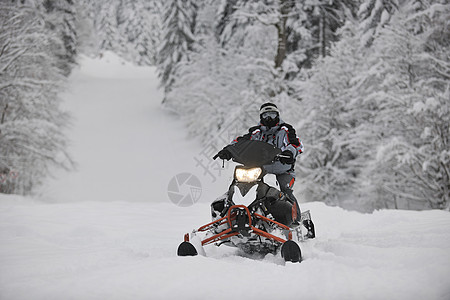 雪地移动头盔力量赛车滑雪闲暇运输太阳空气发动机行动图片