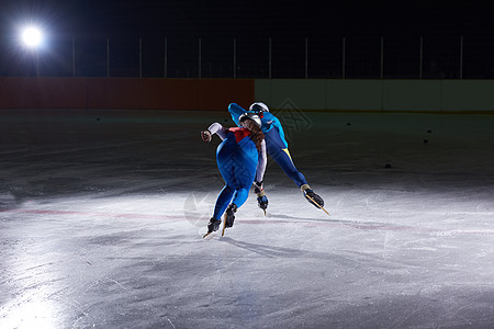 滑雪速度娱乐头盔运动团队训练套装安全团体行动精神图片