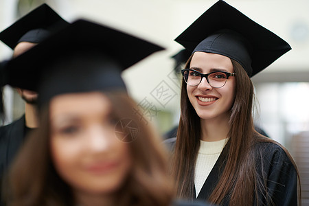 各种国际毕业学生团体 庆祝和庆祝世界新时代教育毕业生成就胜利快乐学校成功仪式女士证书图片