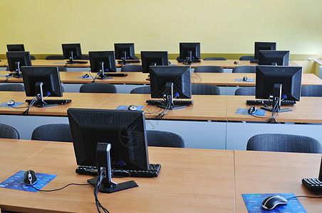 教室电脑房间电子产品大学薄膜桌子展示数据班级学校工具图片