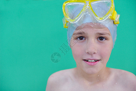 游泳池儿童肖像娱乐假期男生快乐学校童年喜悦蓝色活动闲暇图片