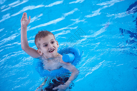 儿童游泳便便风镜班级教育游泳者喜悦女孩训练蓝色学习童年图片