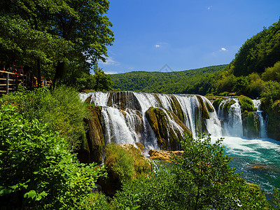 美丽的瀑布旅游娱乐漂流运动风景冒险森林峡谷岩石乐趣图片