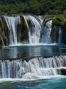 美丽的瀑布旅游森林乐趣冒险公园风景岩石行动溪流漂流图片