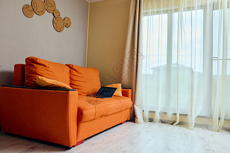 室内舒适 室内橙色沙发图片