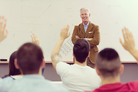 有一组学生在课堂上上课的教师教育女孩男性讨论训练成人学院团体知识男人图片