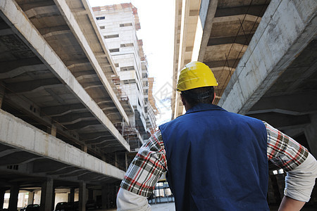 建筑工地的硬体工人微笑工业成人建筑学黄色劳动者建筑师手势建设者工程师图片