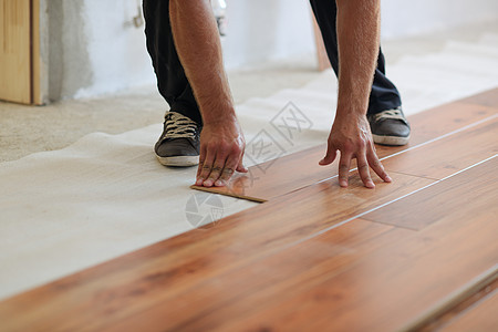 安装压层地板男人承包商成人压板白色职业男性控制板员工木头图片