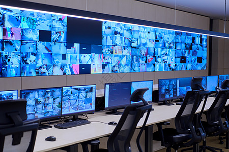 大型现代安保系统控制室的空内置安全系统控制室中心视频车站工作控制椅子技术电脑办公室监督图片