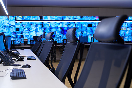 大型现代安保系统控制室的空内置安全系统控制室监视器展示职场车站屏幕办公室工作电话商业监视图片