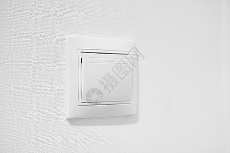 用于排气扇或照明应用的标准翘板开关 家里的白色普通拨动开关 反对白色墙壁的便宜的塑料按钮开关 廉价简单的单极电灯开关背景图片