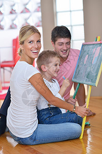 家庭在家中上学时的家长时间插图微笑幸福青年童年木板家庭作业课堂教育图片