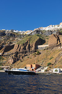 桑托里尼岛海岸配有豪华游艇旅游旅行血管天空奢华蓝色金融火山海岸线支撑图片
